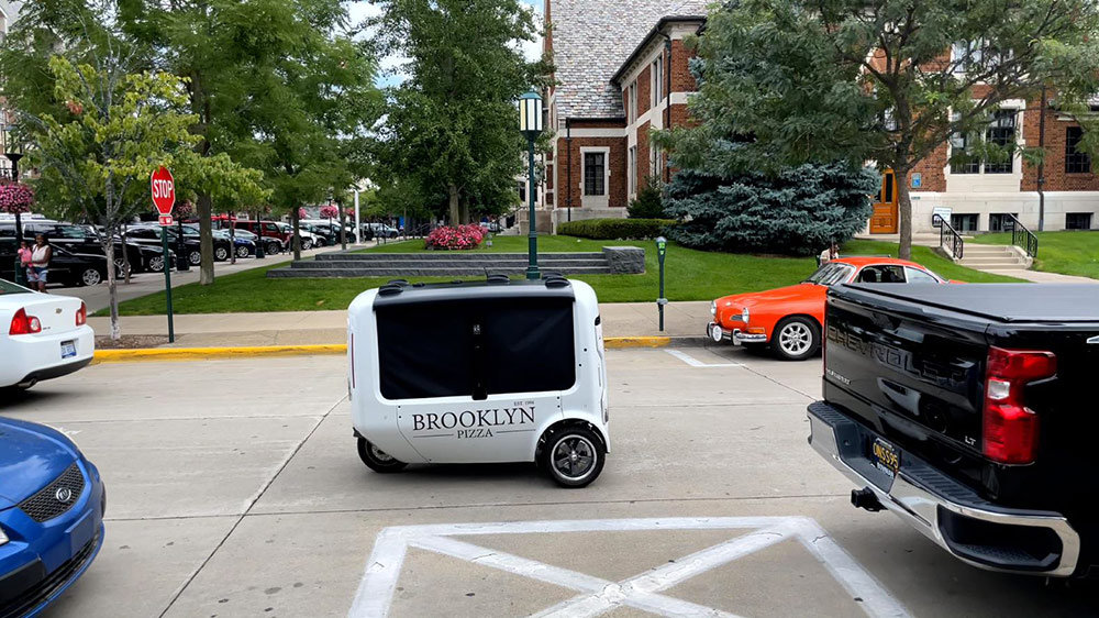 Magna breaks into AI with pizza delivery robot in Detroit