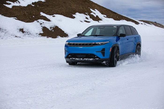 Jeep Wagoneer S Ev driving in snow