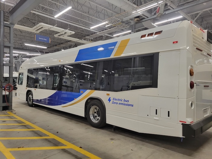 Oakville Transit 40 英尺电动 Nova 巴士